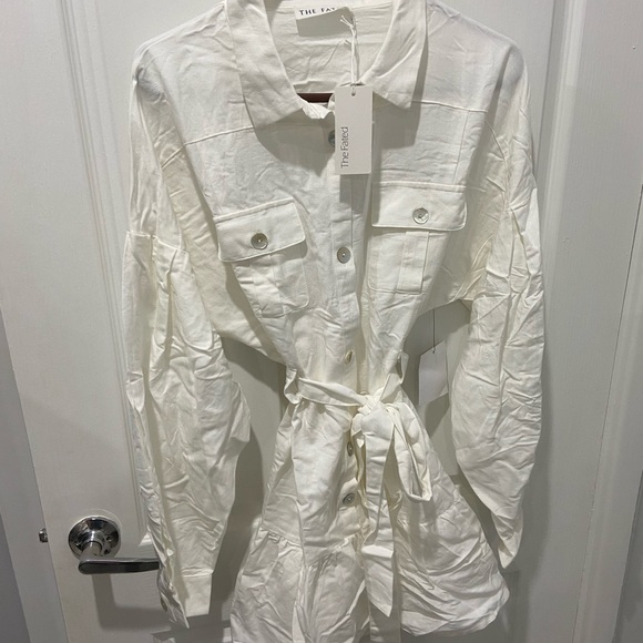 THE FATED WHITE DRESS - Picture 2 of 6